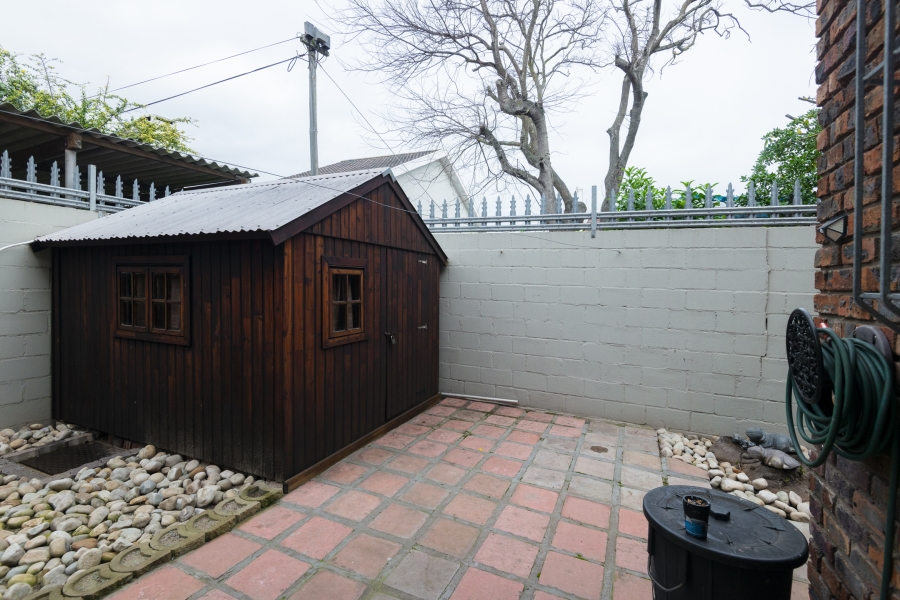 5 Bedroom Property for Sale in Middedorp Western Cape